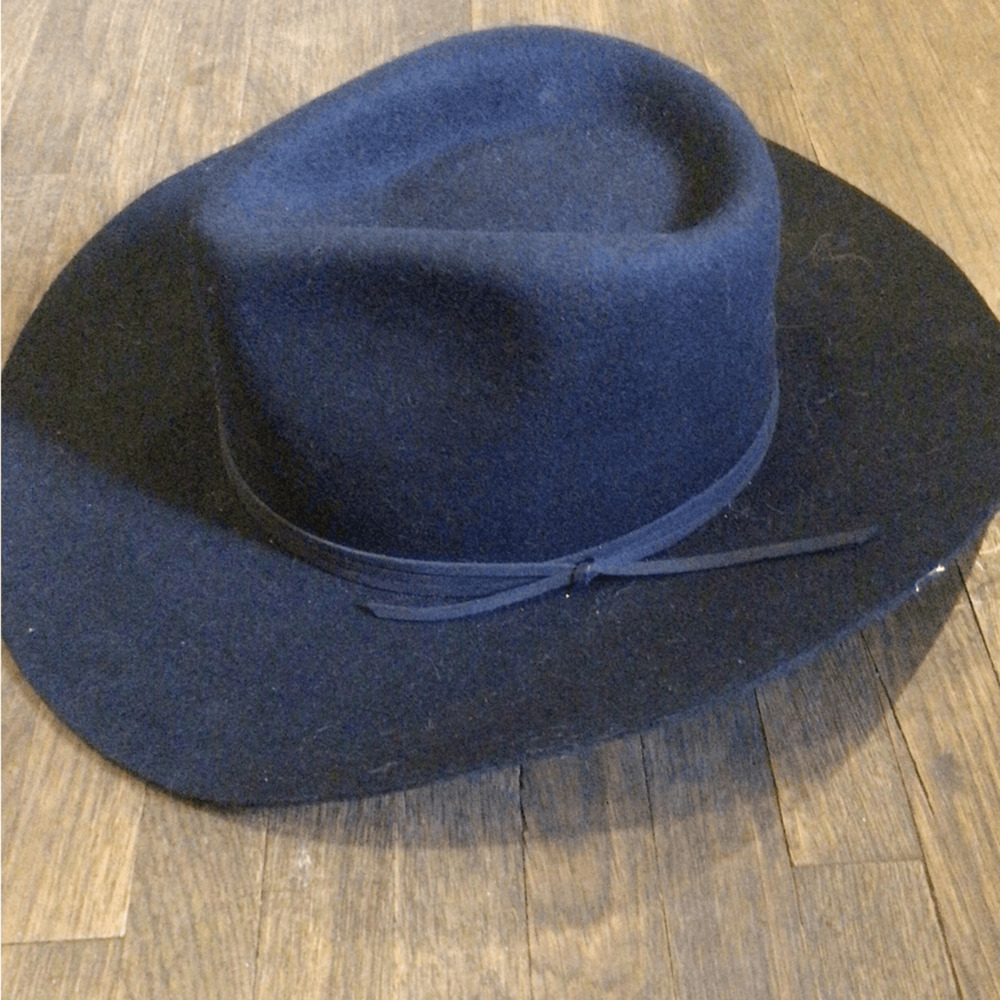 NEW! Rare Wyeth deep Navy curved rancher